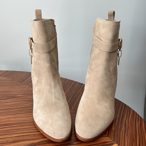 NWT COACH Olivia Suede Ankle Booties Color: OATMEAL Size 10 - Picture 15 of 16